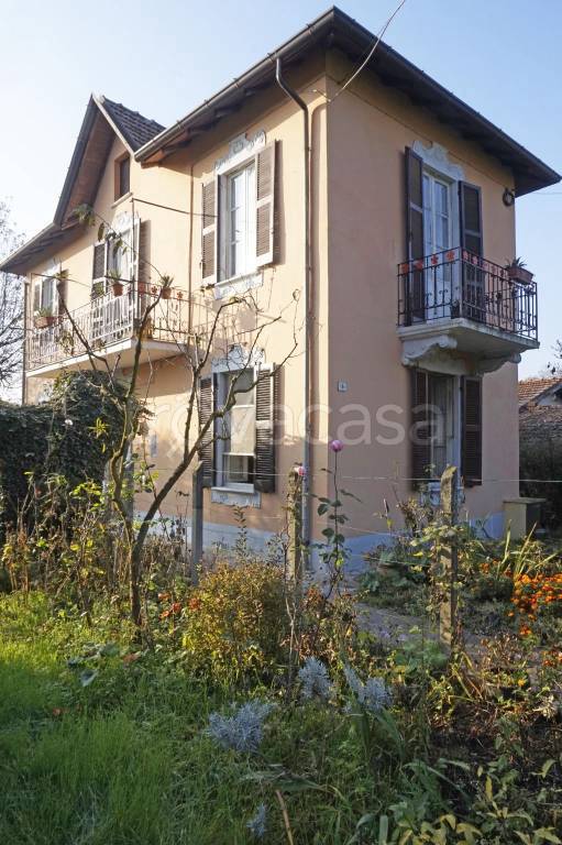 Villa in vendita a Sangiano via Goffredo Mameli
