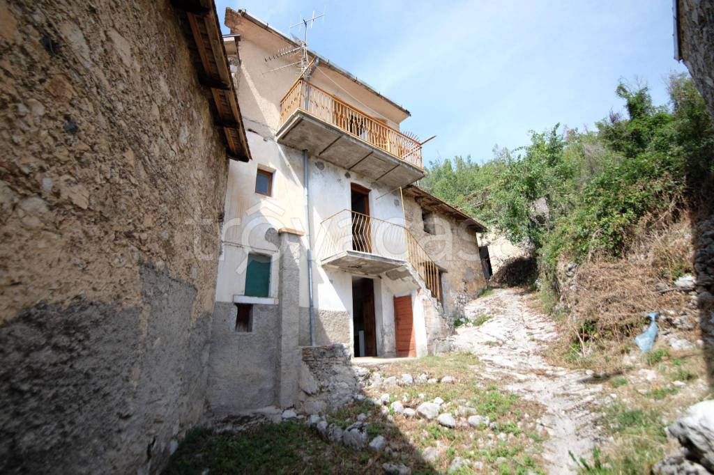 Casa Indipendente in vendita a Borgorose via Santo Stefano