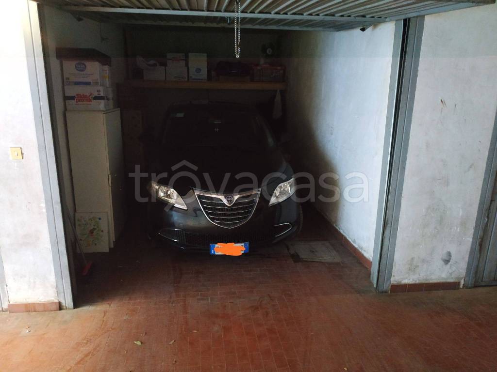 Garage in affitto a Marino largo Cesare Colizza, 61