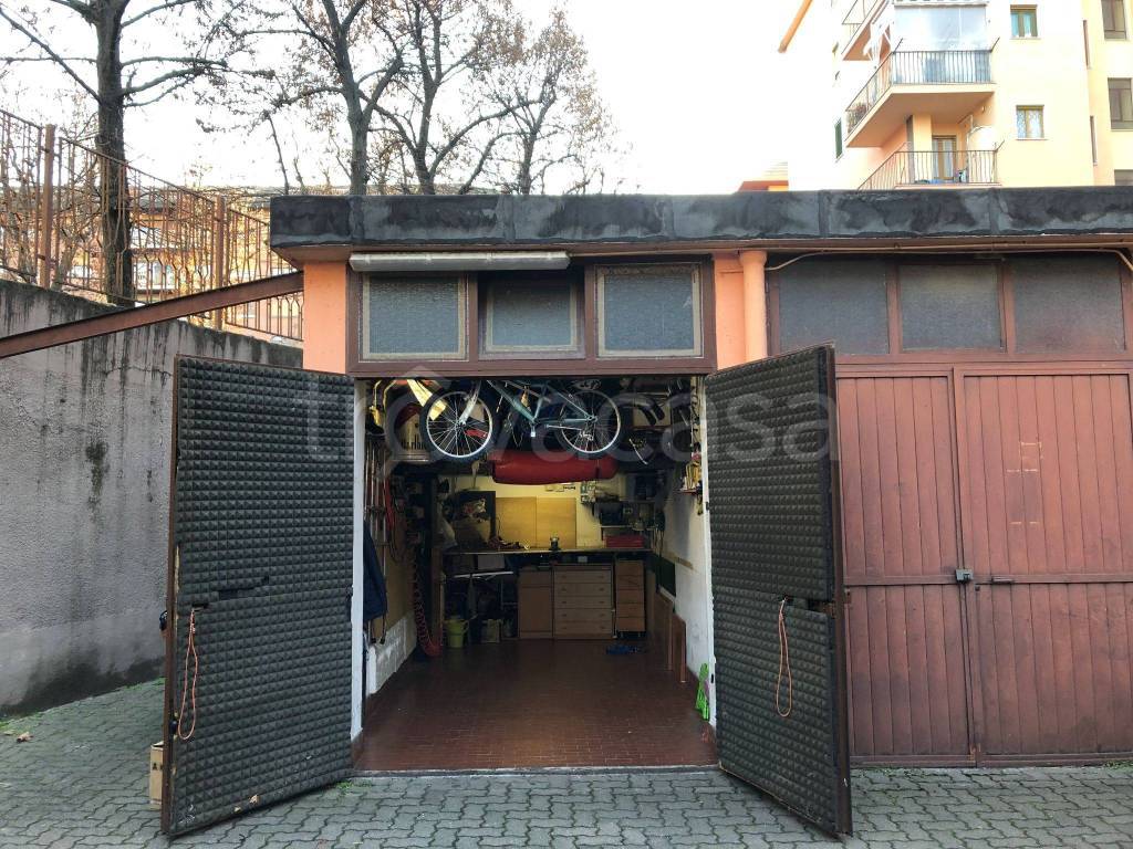 Garage in vendita a Venaria Reale via Romolo Tessarin, 11