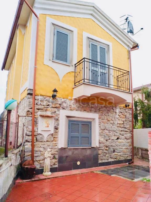 Villa in in vendita da privato a Santi Cosma e Damiano via Stazione