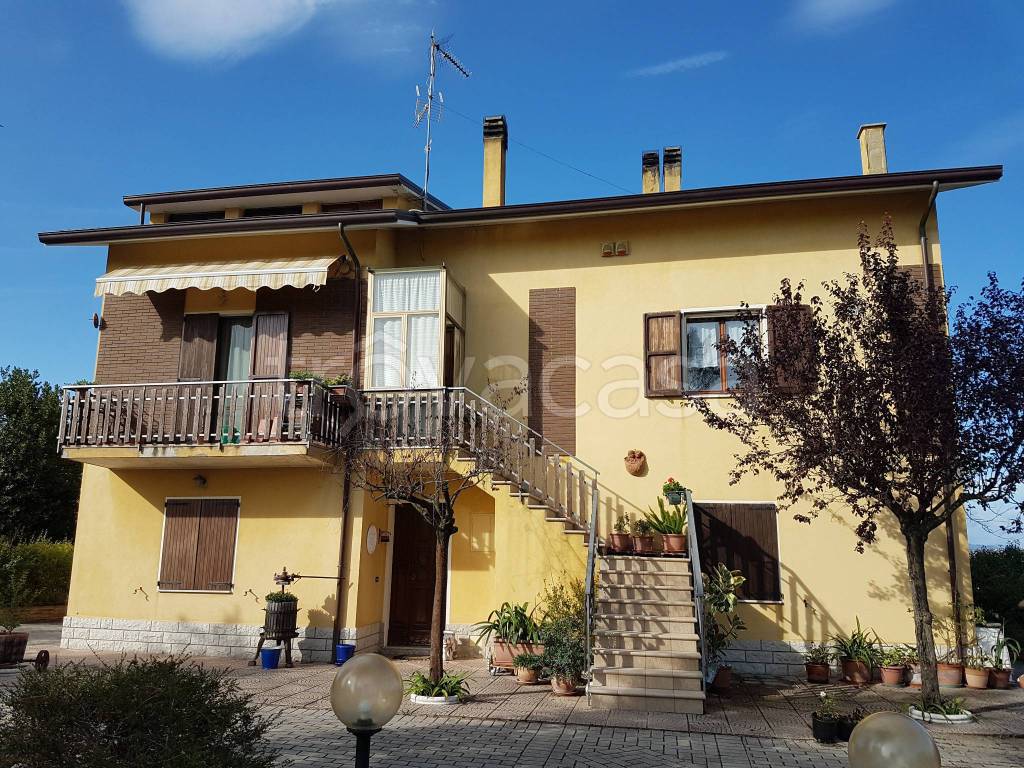 Villa Bifamiliare in vendita a Montelabbate