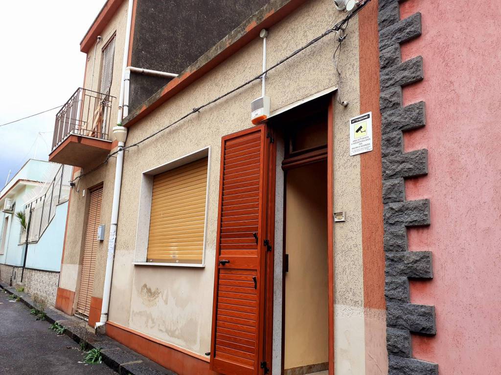 Casa Indipendente in vendita a Giarre via Emanuele Calì, 4
