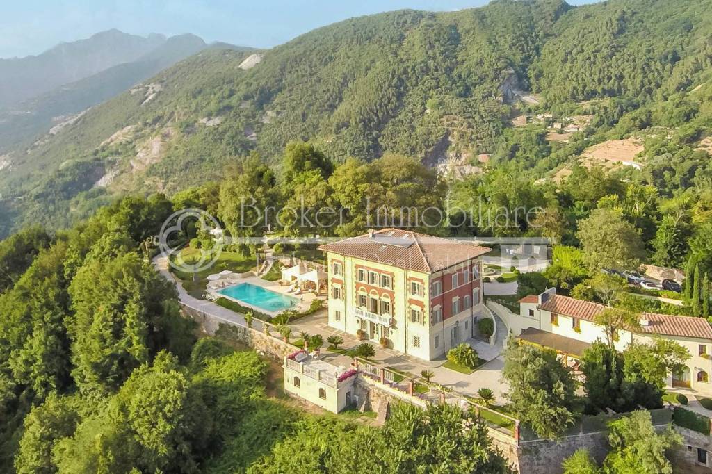 Villa in vendita a Pietrasanta via Capezzano, 150
