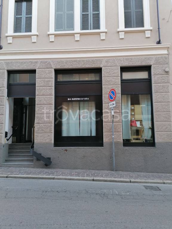 Negozio in in affitto da privato a Stradella via Trento, 52