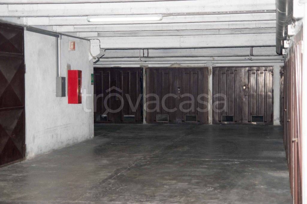 Garage in vendita a Pavia via Luigi Robecchi Bricchetti, 74