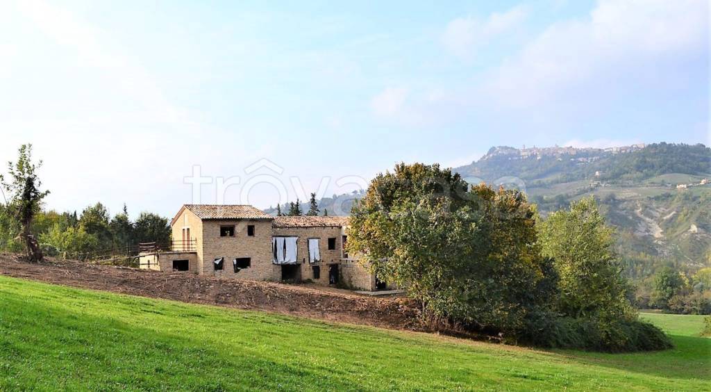 Casale in vendita a Monte San Martino via Armando Ricci