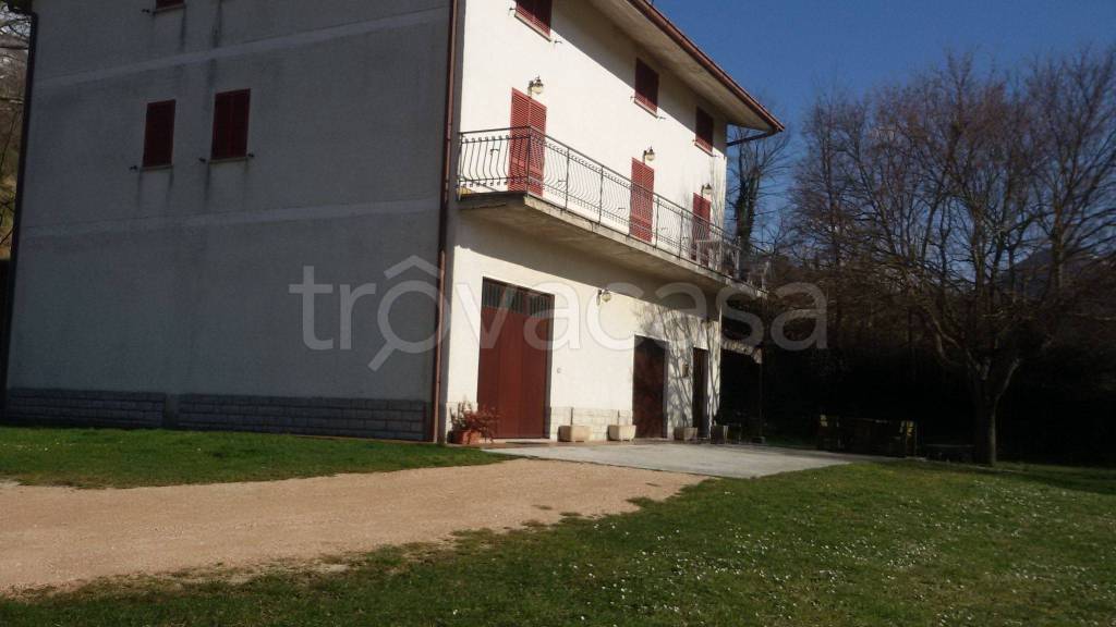 Casa Indipendente in in vendita da privato a Cantiano via Giacomo Leopardi, 16