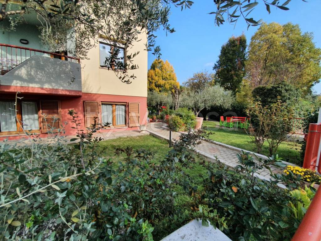 Villa Bifamiliare in vendita a Vallefoglia via Mohandas Karamchand Gandhi