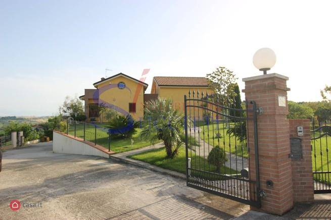 Villa in vendita a Tortoreto via Terrabianca