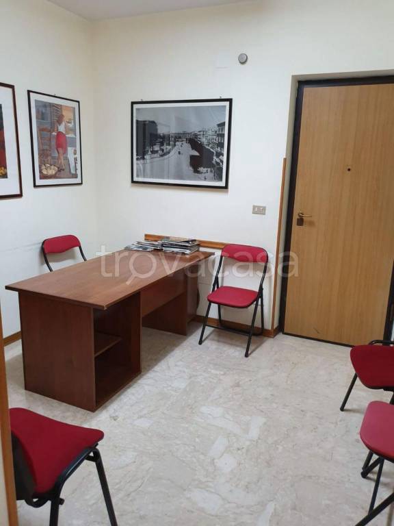 Ufficio in vendita a Palermo viale emilia, 34
