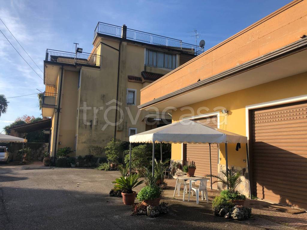 Casa Indipendente in vendita a Salerno via Ostaglio, 137