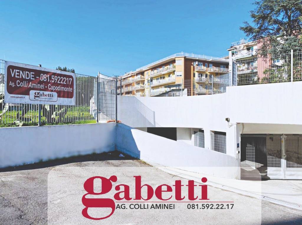 Garage in vendita a Napoli viale Colli Aminei