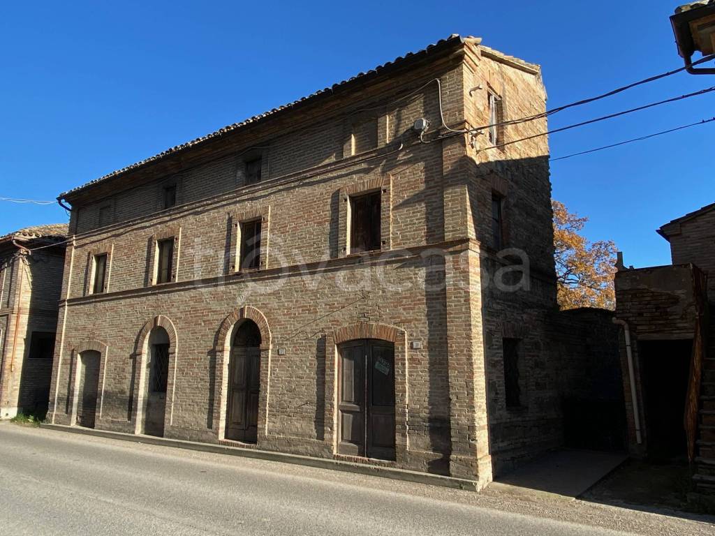 Colonica in vendita a Urbisaglia via Crocifisso