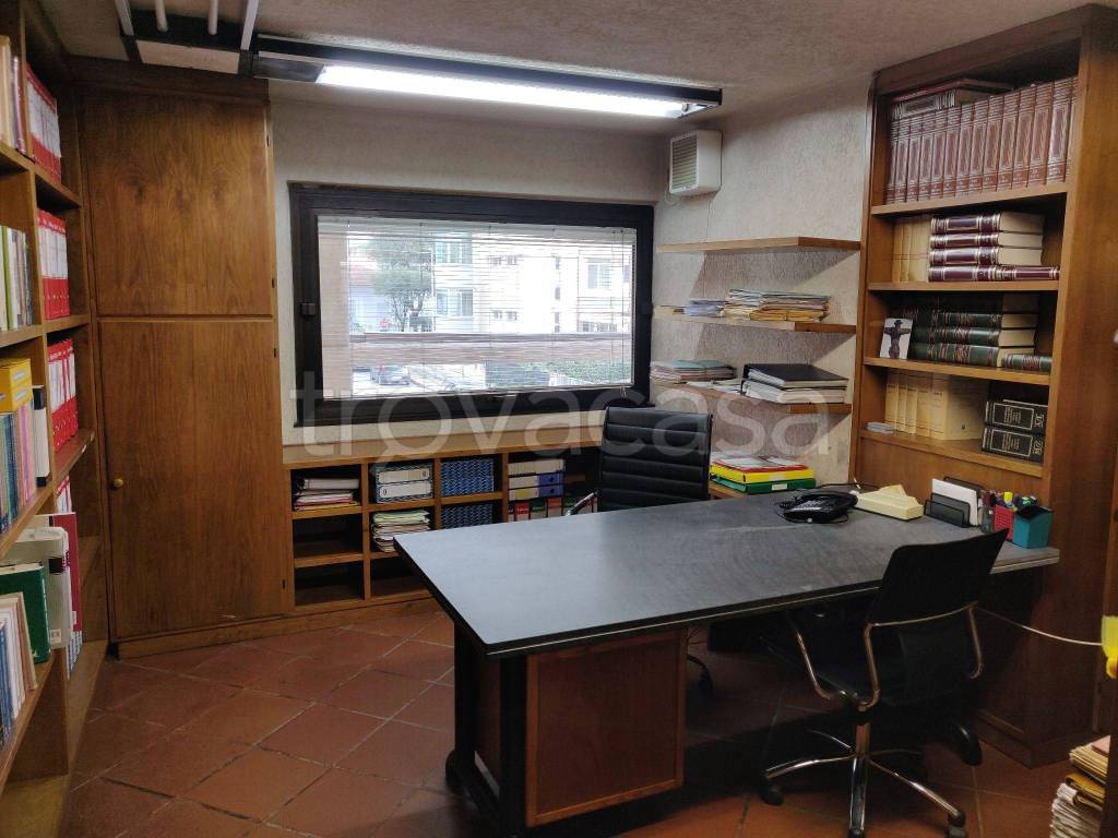 Ufficio in in affitto da privato a Camaiore via Gigliotti, 51
