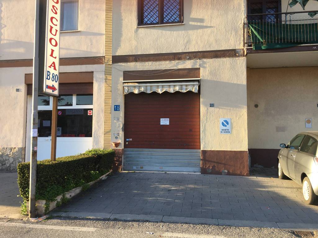 Negozio in vendita a Monterotondo via Cardinal Deodato Piazza, 18