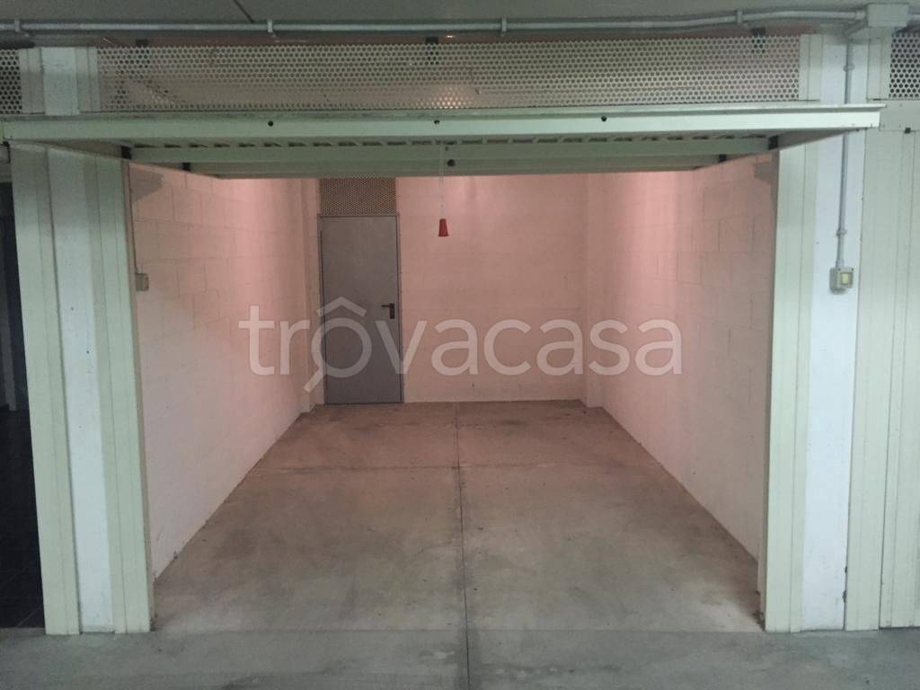 Garage in affitto a Monfalcone via Antonio Pacinotti, 7