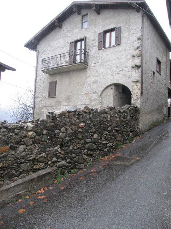 Casa Indipendente in vendita a Berbenno di Valtellina via Benedetto Croce