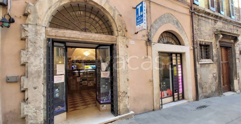 Tabaccheria in vendita a Perugia corso Camillo Benso di Cavour