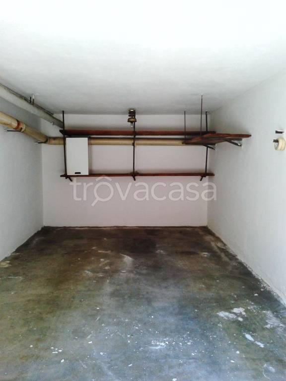 Garage in affitto a Cernusco sul Naviglio via Trieste, 23